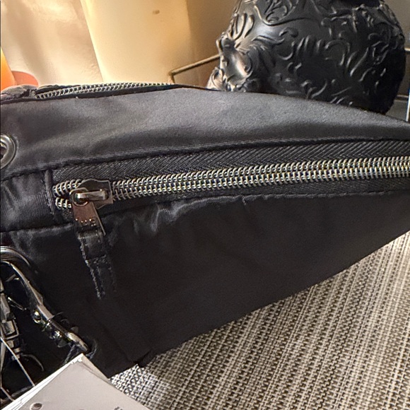 Lug Swivel Black Crossbody shoulder expandable Bag NWT - Picture 8 of 11